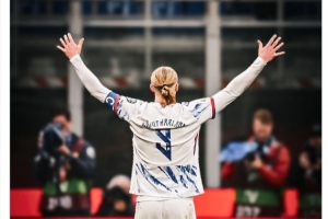 迎来国家队生涯首个大赛⚽哈兰德社媒庆祝晋级世界杯：终于！