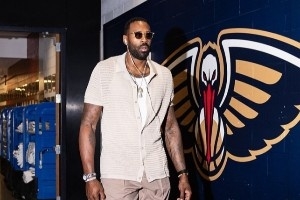 鹈鹕众将入场穿搭！老六一身亮色系运动服 小乔丹简约时尚