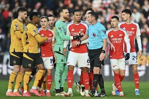 奥利弗英超共执法阿森纳62场：枪手31胜13平18负+获5点球109黄8红