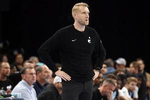 得理不饶人！双方争球出界 灰熊再次挑战成功夺回球权