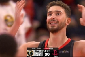 太快了！申京攻防两端连续3次犯规 瞬间也累计5犯在身