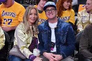 人均王多鱼！出售湖人后 巴斯兄弟姐妹们每人已收到10亿美元！