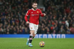 曼晚：阿莫林不该让卢克·肖踢左翼卫，会增加球员受伤的风险