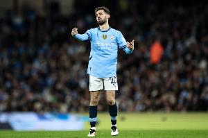 可爱BBC记者：瓜迪奥拉在场边发指令，B席说：谁？我？