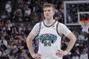 手感火热！卡姆·斯潘塞三分再中 帮助灰熊占据主动