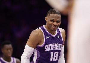 威少近5场场均贡献13.2分8.6板8.4助1.2抢断 三分命中率37%