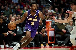 南湾湖人击败圣克鲁兹勇士 布朗尼11投7分3板8助 阿杜12分4板4助