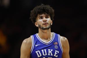 名将之后！卡梅隆·布泽尔12中10狂砍26+12+4+2 兄弟4中0得4分6助