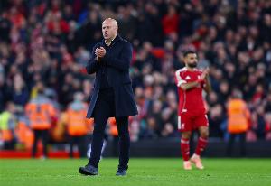 内维尔：利物浦的情况令人非常担忧，斯洛特需要推倒重来