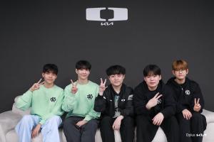 DK公布2026首发阵容合照：Showmaker明年要1带4了