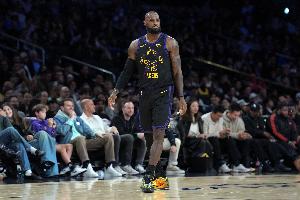 什么水平？詹姆斯开赛季两战场均14分4.5板10助1断