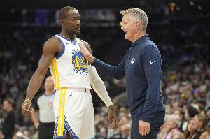 科尔：连续2周被问库明加伤情确认有点沮丧 看到他今天训练太好了