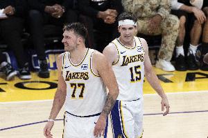 东契奇谈与LBJ&AR并肩作战：詹姆斯很有侵略性 里夫斯很有冲击力