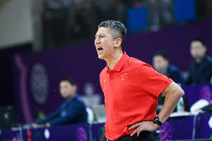 媒体人：李贤重外线无限开火 希望中国男篮三后卫能打出好效果