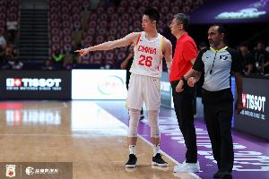 防守还凑合！朱俊龙半场2中0未得分拿到1板1助2断 正负值-7