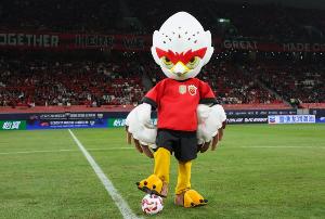 记者：海港全队出征大连前，上港集团高层曾来到球队送上鼓励