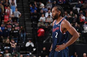 莱昂纳德：如果我们真想赢球 就把球衣塞进裤子里做好拼搏的准备