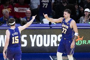 火力凶猛！本赛季东契奇&里夫斯场均合砍63.6分 是联盟最高双人组