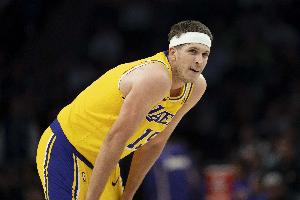 不降反升！詹姆斯复出前里夫斯场均28.3分 复出后4场场均轰29.3分