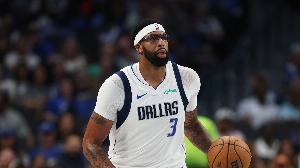 恍如隔世！浓眉上次在湖人主场打球已是309天前 砍24分8板3助3帽