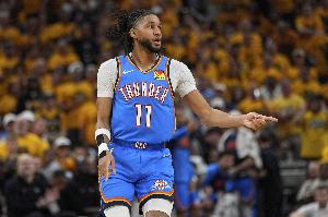 拆弹专家！以赛亚·乔底角接锅命中压哨三分球