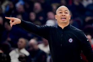 杨毅：今天比赛打完 我听泰伦·卢同志这词儿有点儿耳熟