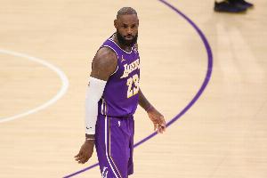 明日战鹈鹕！湖人伤病报告：詹姆斯出战成疑 斯玛特小概率出战