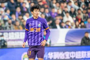 谢维军谈改踢中后卫：我很害怕出现失误，有经历才会有成长