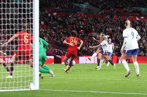 记者谈中国女足：必须面对并接受差距，平时比赛节奏慢+对抗不强