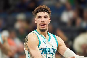 小桥谈三球和米勒上场时间受限：他们很积极&一直在加油鼓劲