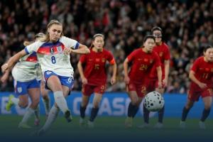 沧海桑田！10年前王霜双响中国女足2-1英格兰，如今0-8惨败