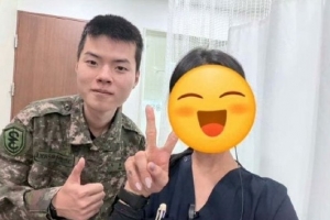 韩国网友晒照：偶遇服役中的Deft