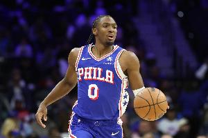 靠谱火力！半场马克西拿到13分4板5助 格莱姆斯贡献12分3板