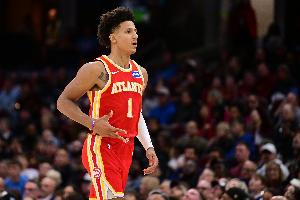 不亏为新鹰王！杰伦·约翰逊半场8中5&6罚5中砍下16分7板2助