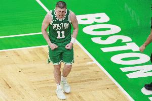 手感火热！普理查德半场8中7砍最高18分 三分5中4