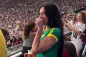 杜阿·利帕现身弗鲁米嫩塞主场观看德比战