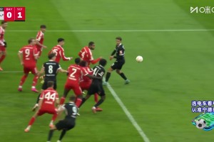 日本球员铃木唯人角球后点破门，拜仁0-1落后