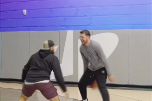 “看起来很慢 但就是防不住”，77的球风看似慵懒实则凌厉