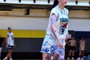 卧槽，大花腿啊！美女腿上这纹身会不会有点夸张了