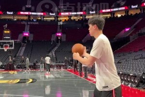 状态很松弛啊~杨瀚森赛前训练底线中投&底角三分！