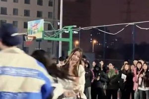 如果篮球场被这样的小姐姐占据，应该没人会反对吧？