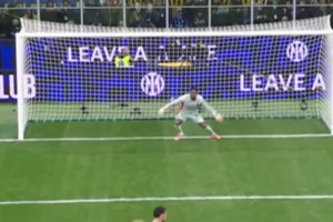 米兰球迷：听说对方的点球命中率很高？不好意思，我们有迈尼昂！