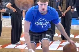 小吧现场直击！弗拉格热身练习运球后投篮这出手速度如何？