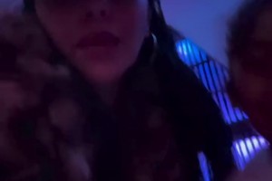 嫂子还是这么美！瓦妮莎晒视频：又是和女儿们在迪士尼的一天