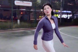 跟我一起打球给你买水～ 