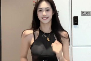 我这点工资也不配看这样的美女啊！